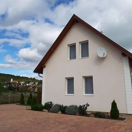 Irisz Es Penzion Alsóörs